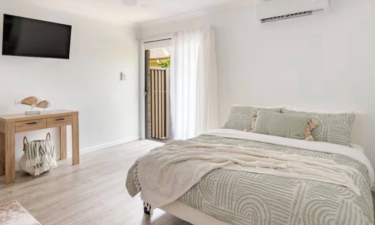 Pottsville Apartment | Peace of Potty - 10 minute stroll to our lovely town, pristine creek and beach.
