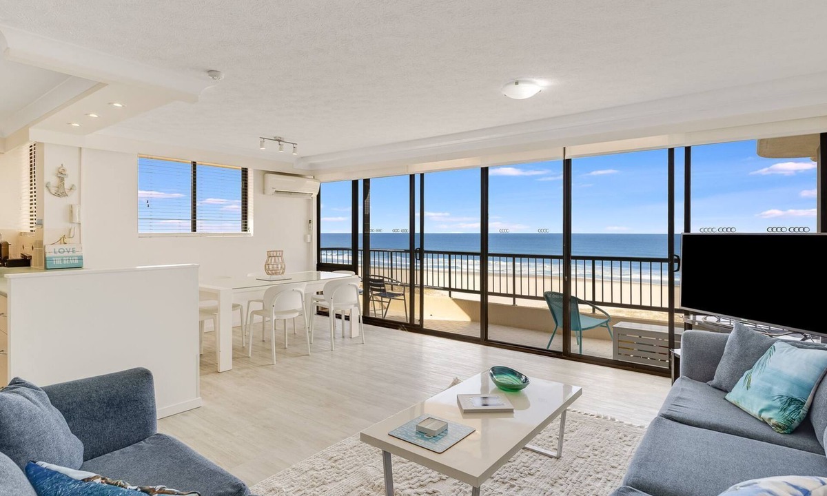 Tugun Apartment | Pelican Sands 401 - Absolute Beachfront at Tugun - Min. 3 night stays!