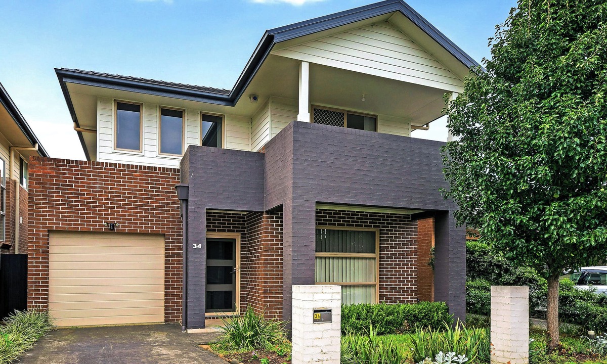 Penrith House | Penrith Holiday Home Sleeps 12 Near Hospital Stadium and Blue Mountains