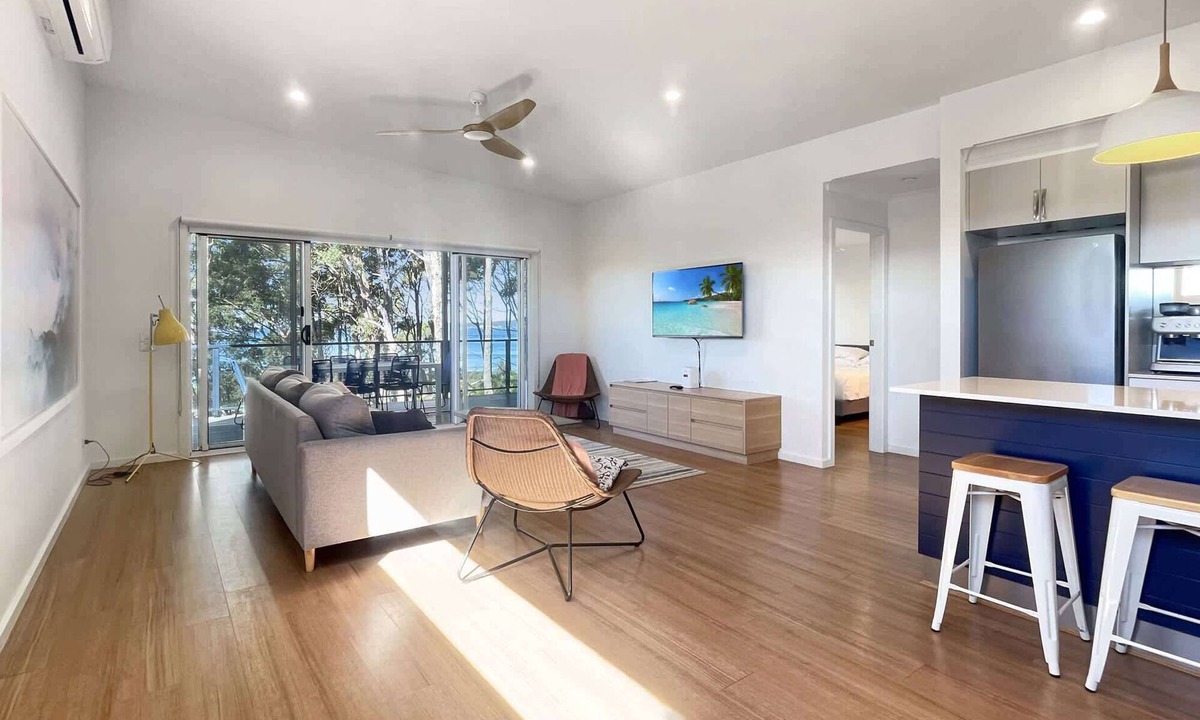 Long Beach House | Pet-Friendly 3-Bed Coastal Gem Near Long Beach