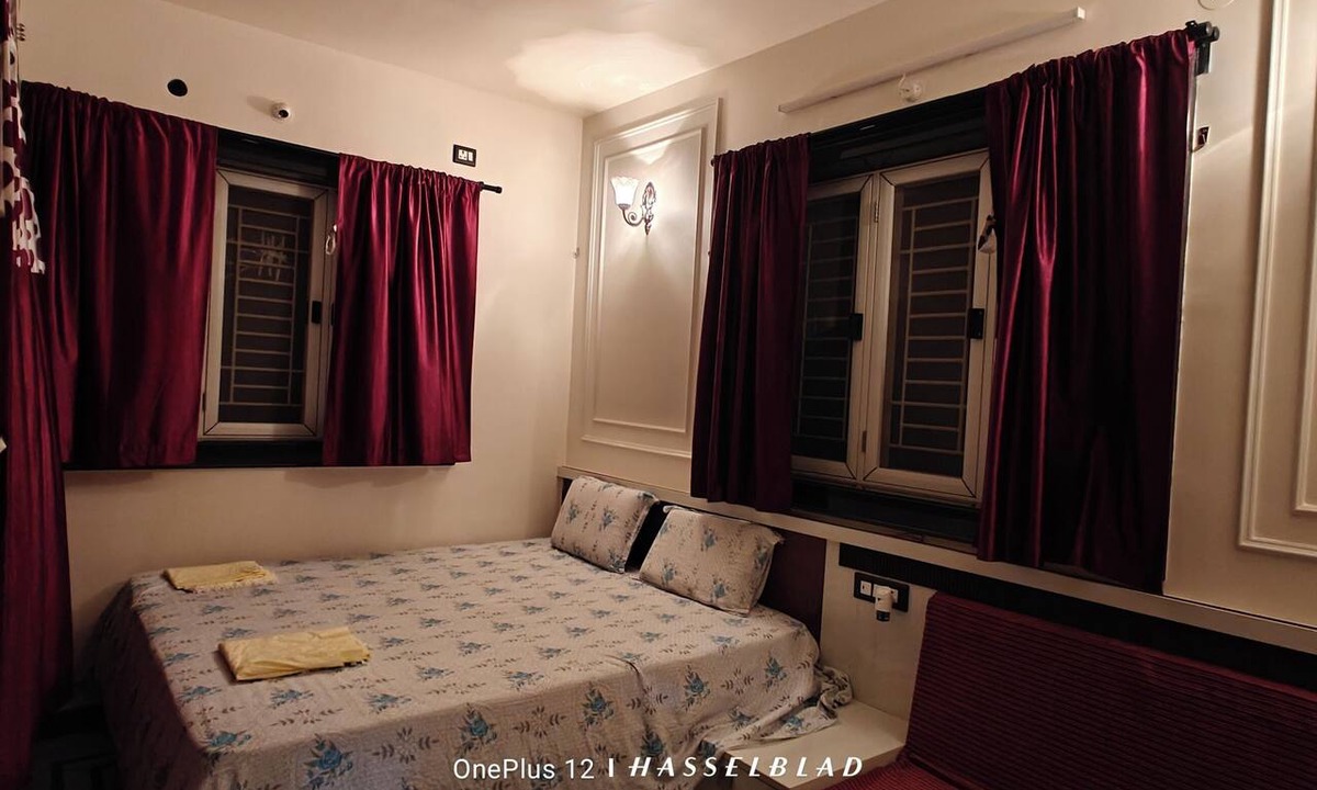 Hyderabad House | Premium Room w/Private Bath and Wi-Fi, Hyd