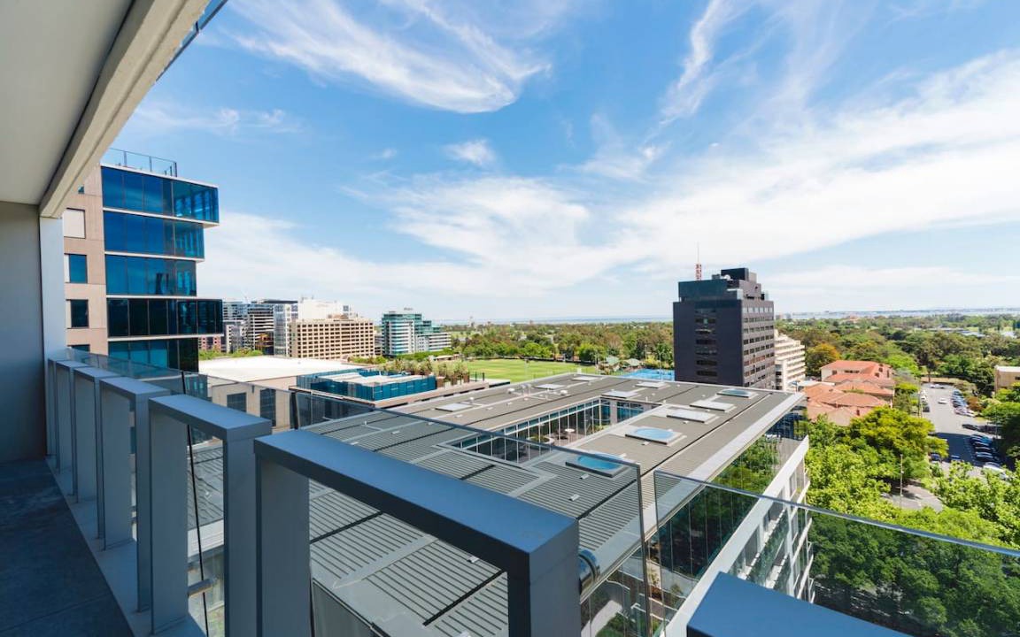 Melbourne Apartment | Pride Fawkner Apt Bay-view 4 Free PARKING+POOL Netflix & Foxtel