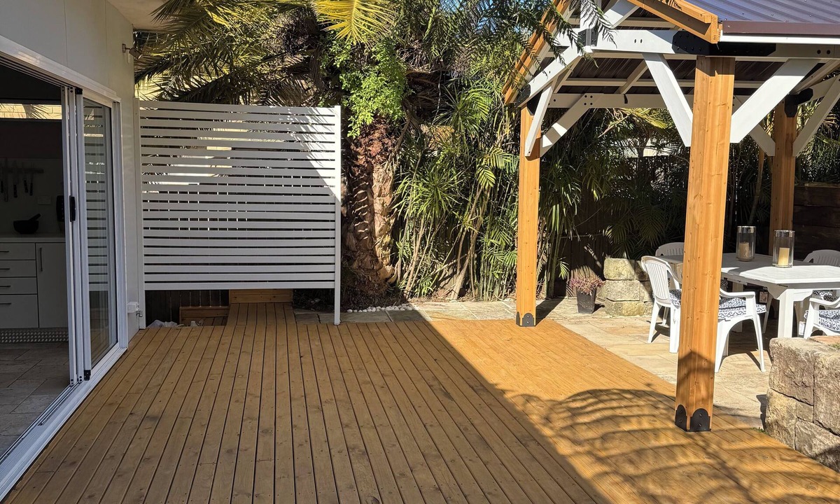 Seaforth House | Private, clean & charming cottage, close to beaches, transport & restaurants.