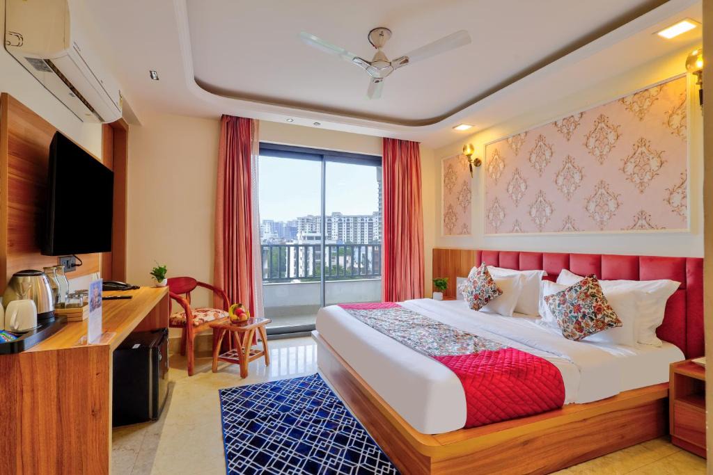 DLF Phase 5 Hotel | Qotel Siganture "Formerly Aatithyam Residency" - Golf Course Road