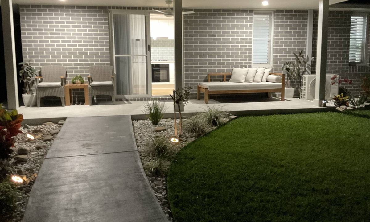 North Boambee Valley Apartment | Quiet and private guesthouse close to CBD, golf course, beaches and stadium.