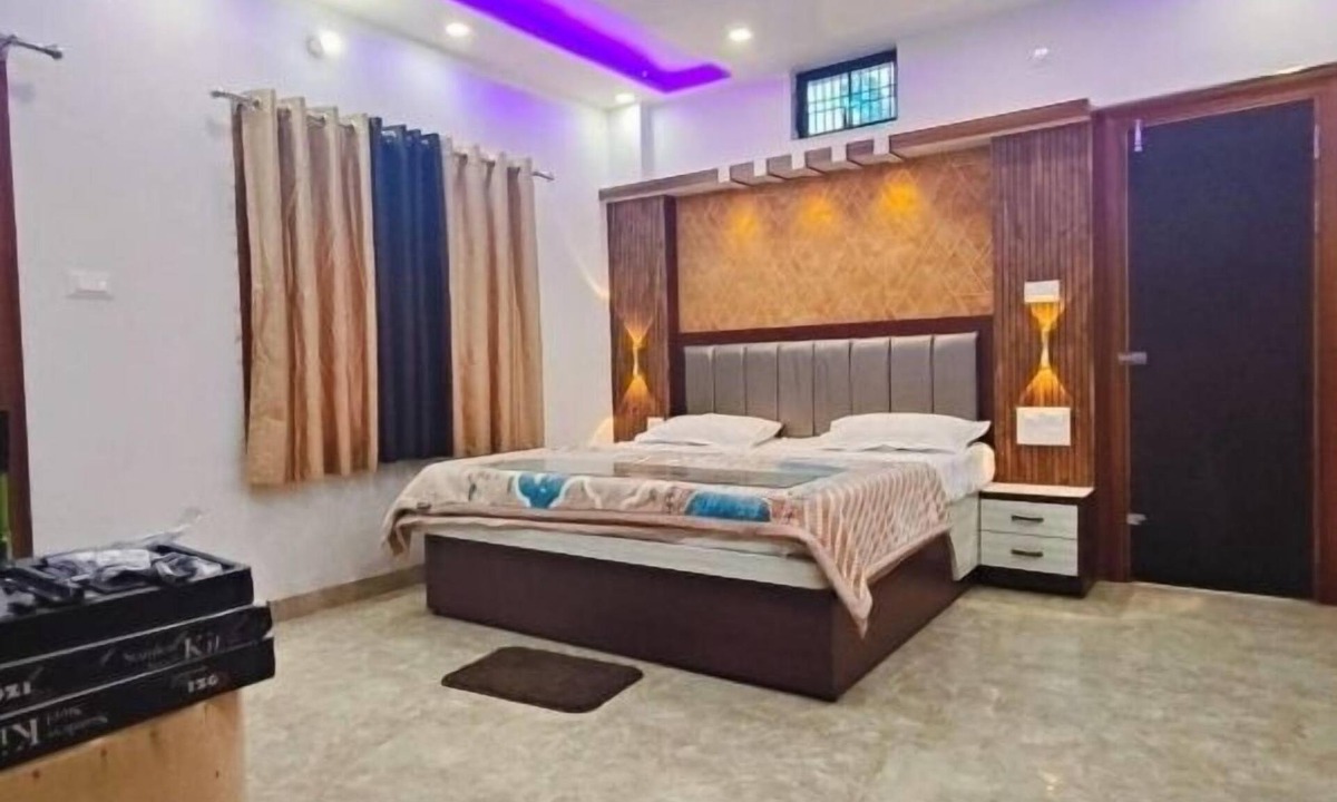 Varanasi Hotel | Raj Villa