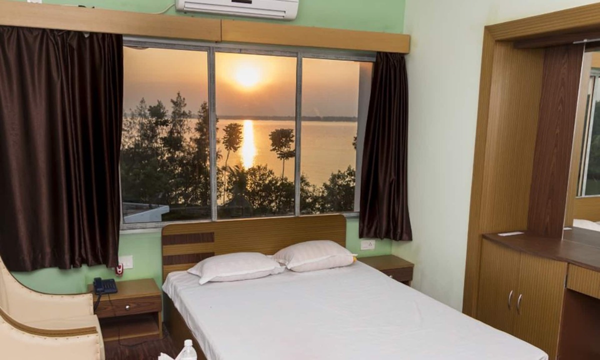 Noorpur Hotel | Rajhans Hotel and Resort