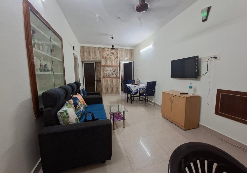 Chennai Apartment | Raji's Cosy Nest 2BHK Flat Near Airport Adambakkam Velachery