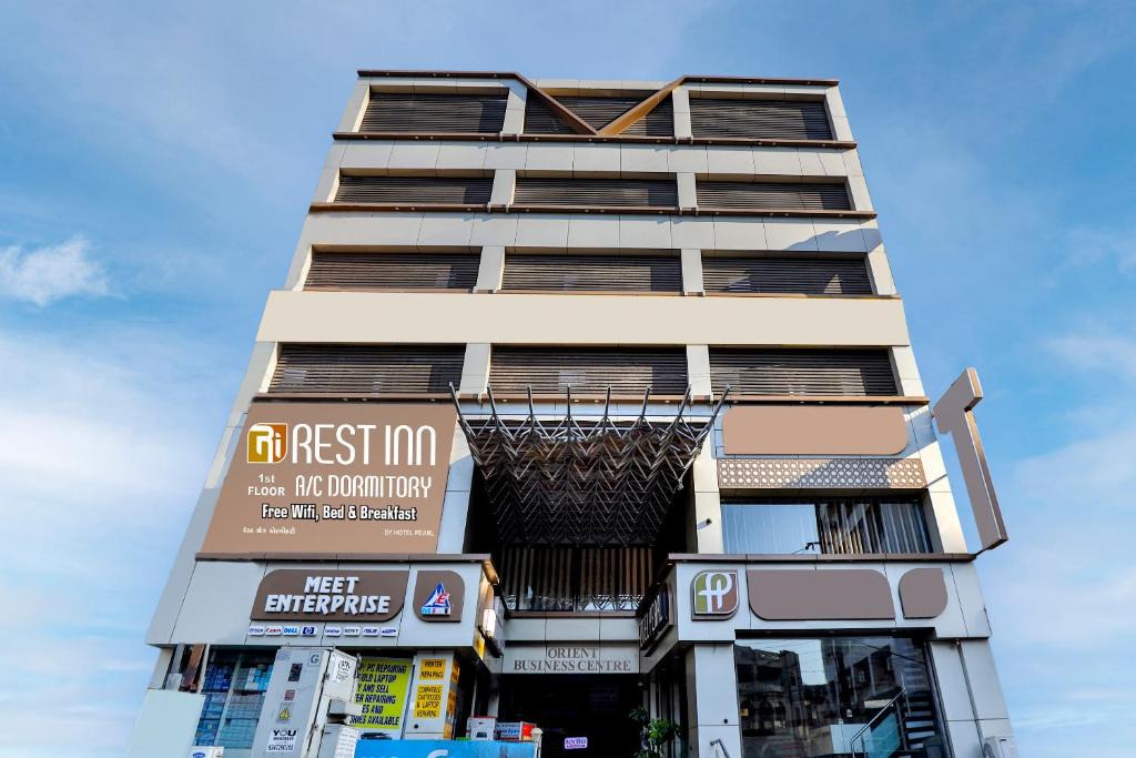 Sayajiganj Hotel | Rest Inn Dormitory