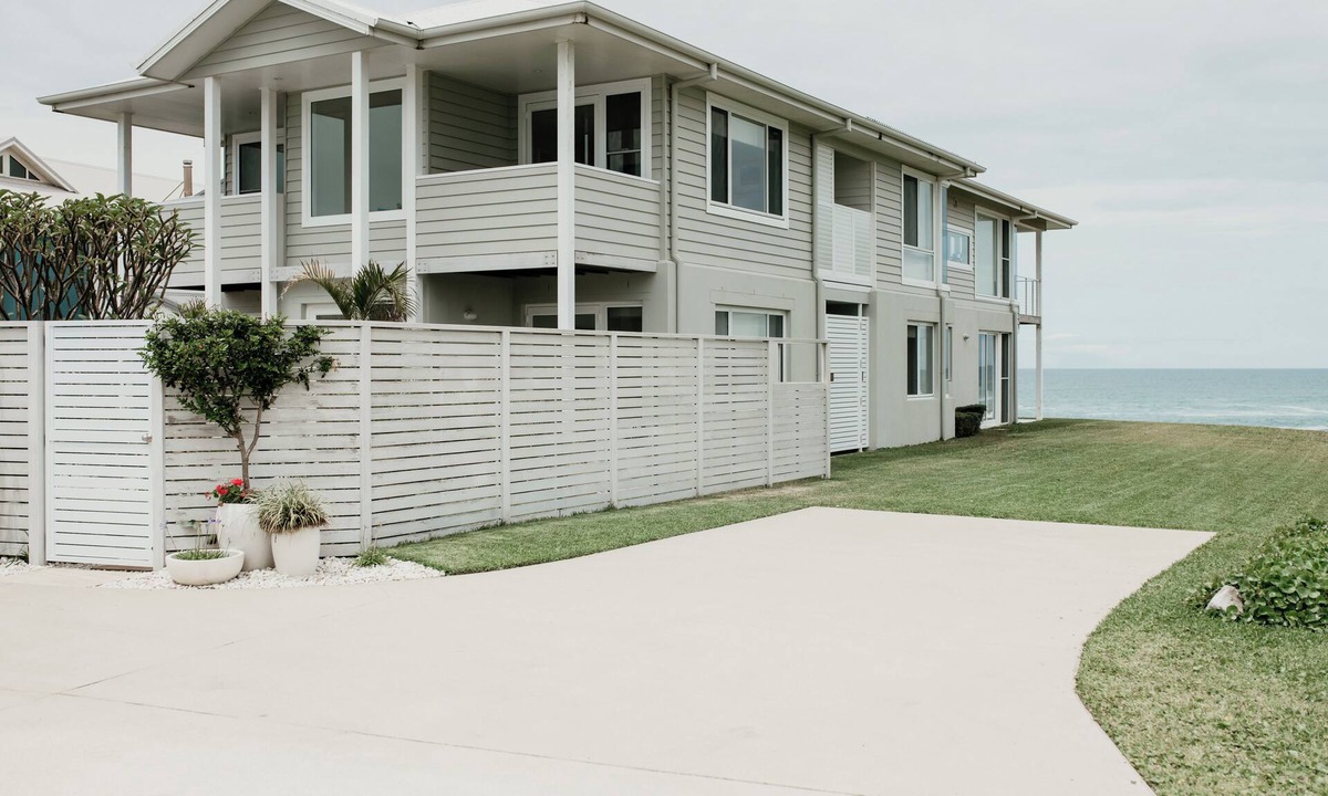 Anna Bay Apartment | ROCK SALT Luxury 3 B/room Ocean Front Apartment - breathtaking 270 degree view
