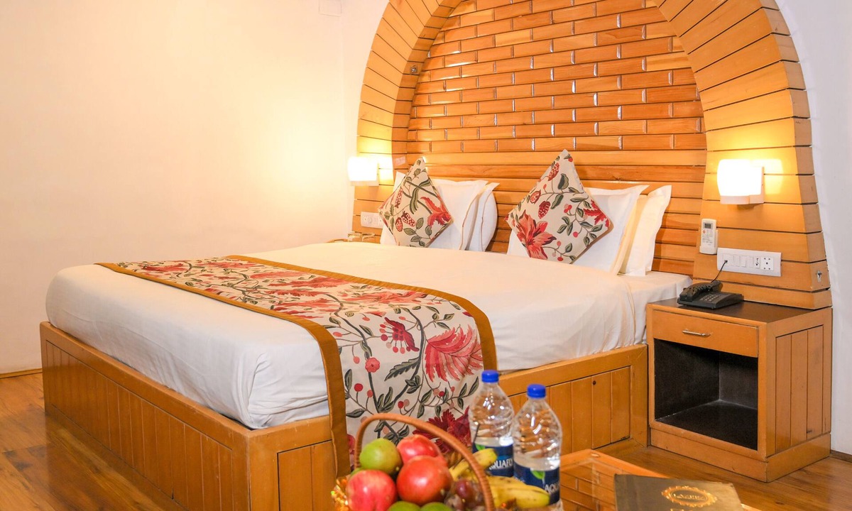 Dal Lake Hotel | Royal Comfort Regency