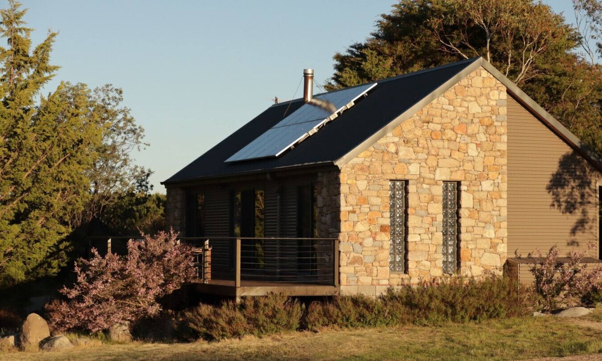 Jindabyne Cottage | Runway View Cottage at Touchdown Cottages