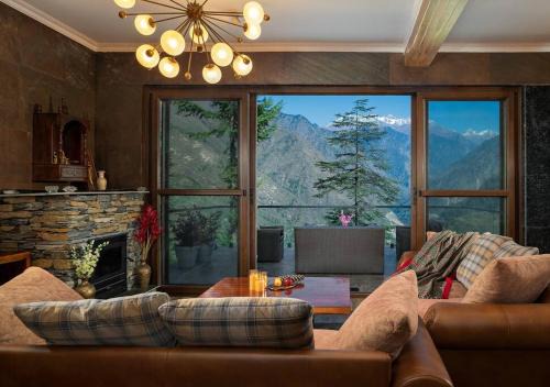 Banjar Villa | SaffronStays Hillstation Over Tirthan Valley
