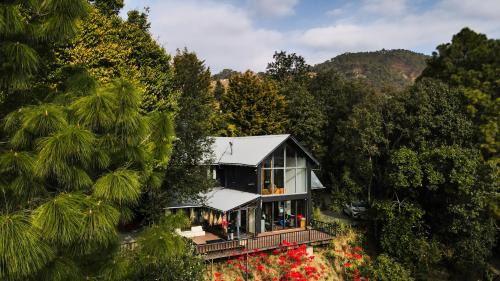 Bhimtal Villa | SaffronStays Junglee Murgi