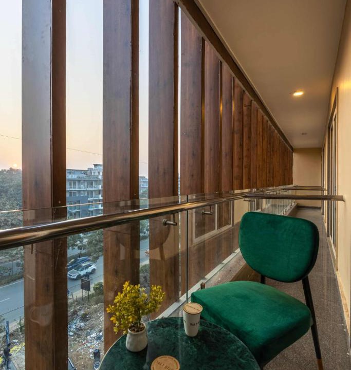 Sector 39 Hotel | Saltstayz Select- Medicity Near Medanta Hospital