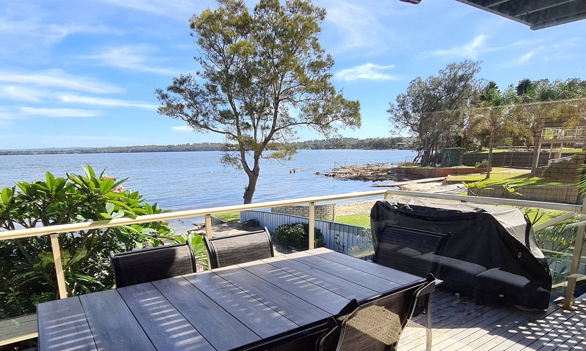 Toukley House | Sandy Feet Retreat. Kick your shoes off & enjoy !