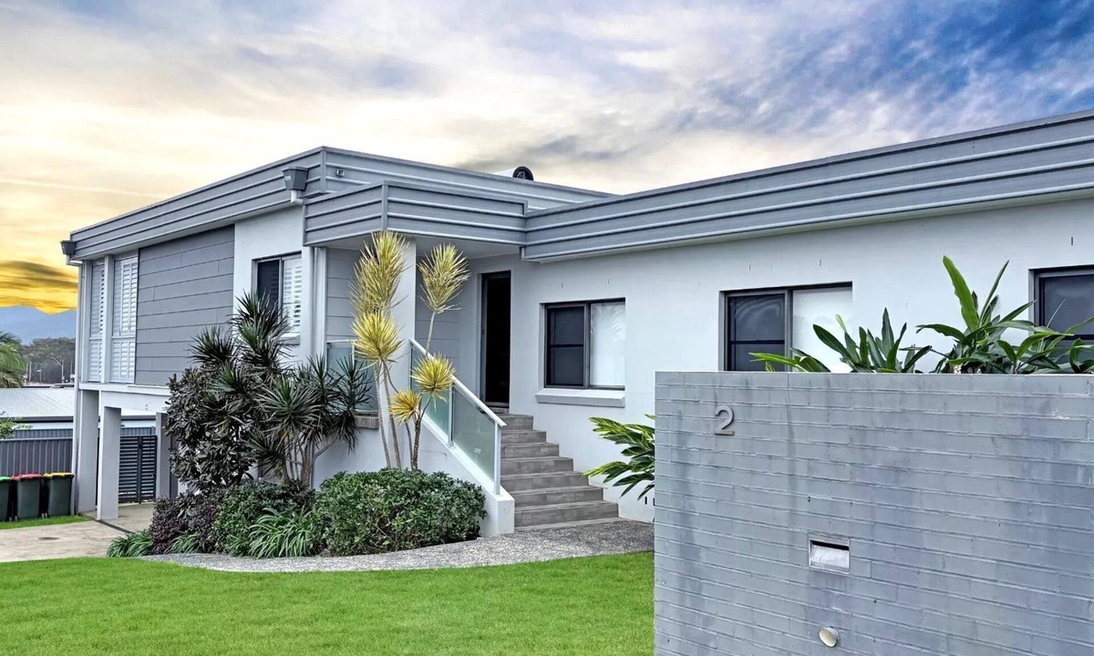 Sawtell House | Sawtell Sanctuary - a beautifully appointed coastal retreat designed for relaxed living and comfort