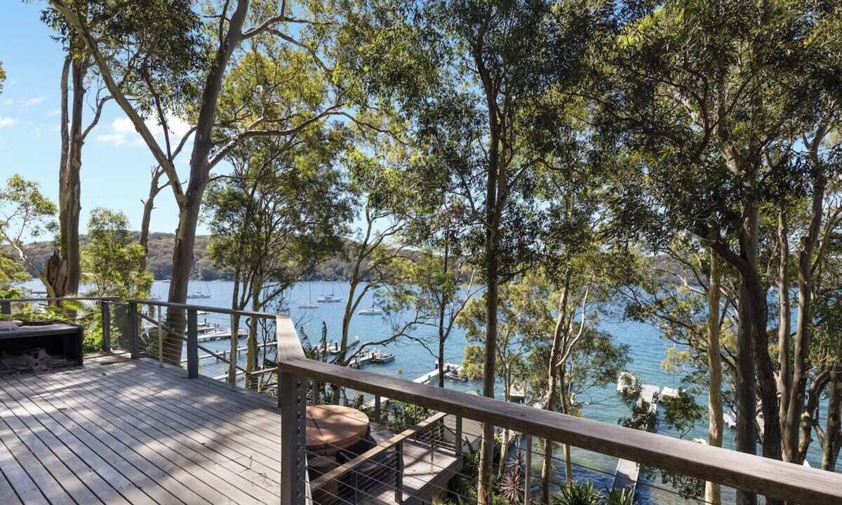 Scotland Island House | Scotland Island Waterfront with jetty and hot tub
