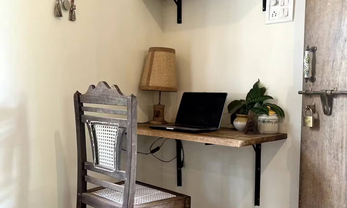 Morjim House | Seaside hideaway next to forest in Morjim
