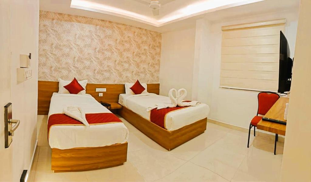 T Nagar Hotel | Senthil Murugan Poosam Apartments