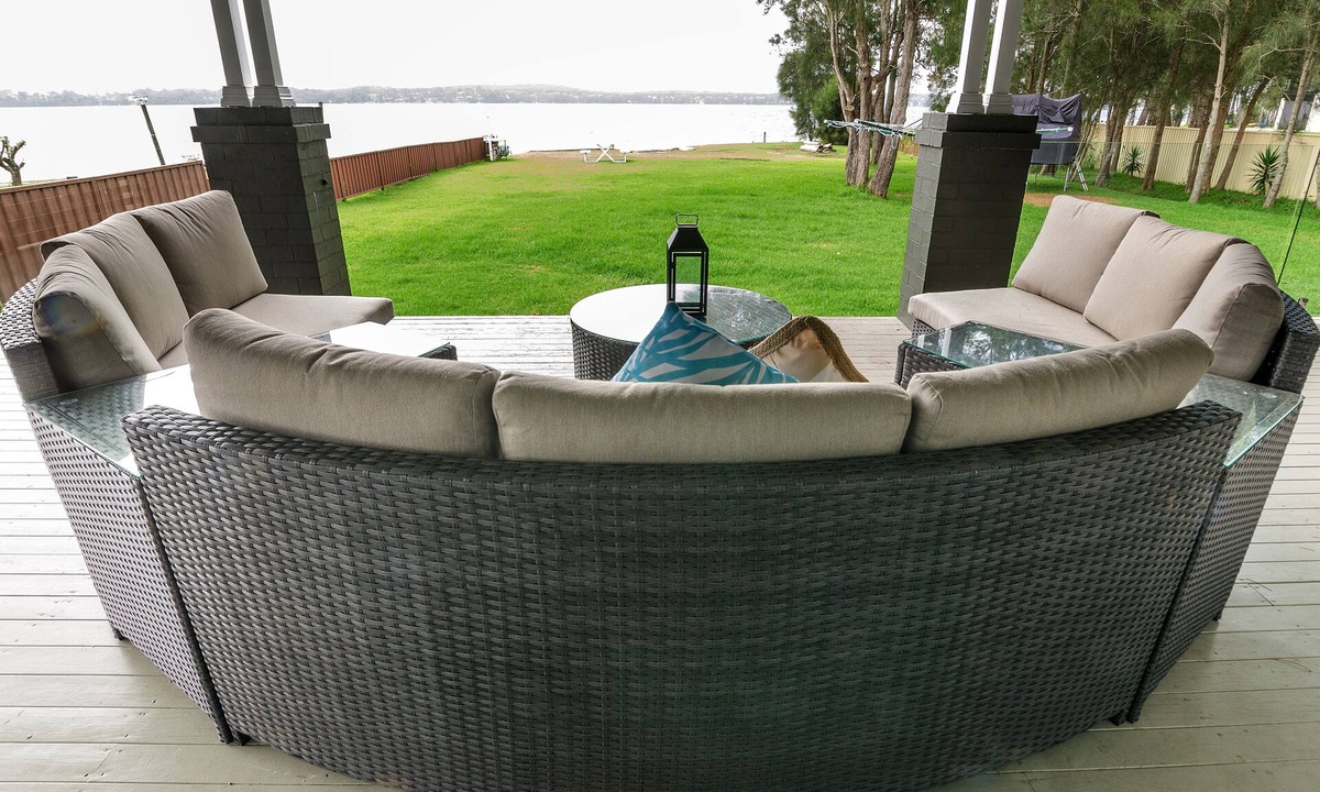 Dora Creek House | Serendipity Lake House - on the water's edge