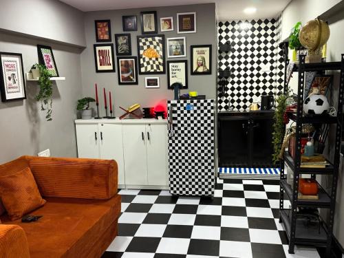Pali Hill Apartment | Shes Garage a retro studio in Bandra