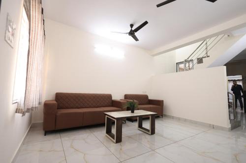Dwarka House | Shiv HomeStay - Peaceful & Comfort Stay Nr Dwarka