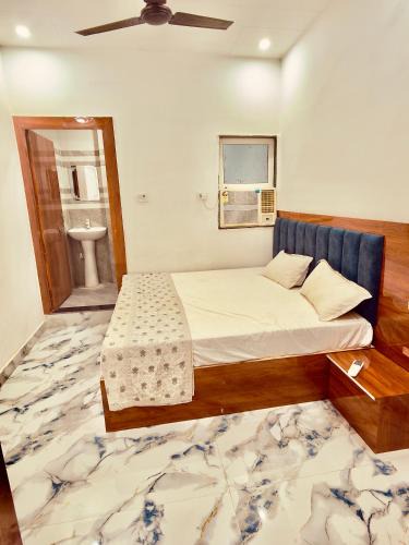Vrindavan Hotel | Shri charno amrit vatika
