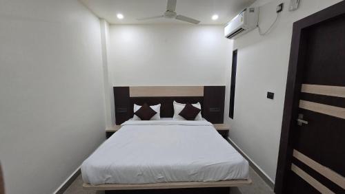 Bhopal Hotel | SHRI DIVYAM Hotel & Restaurant