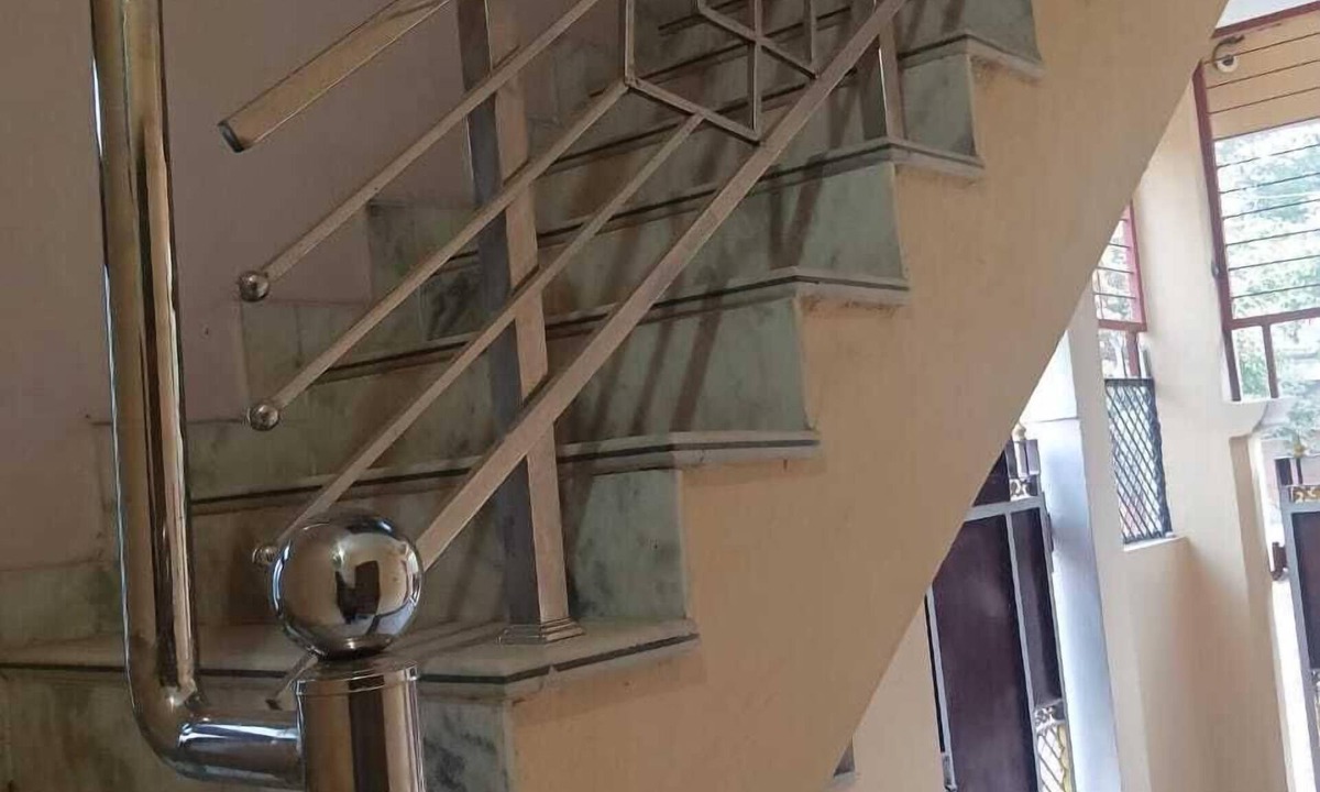 Jhusi Hotel | Shri Hari Sadan