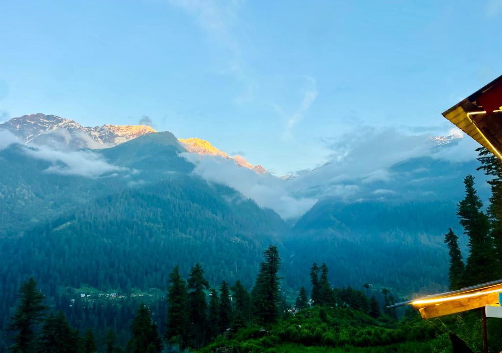 Kullu Hotel | Skyblue cafe