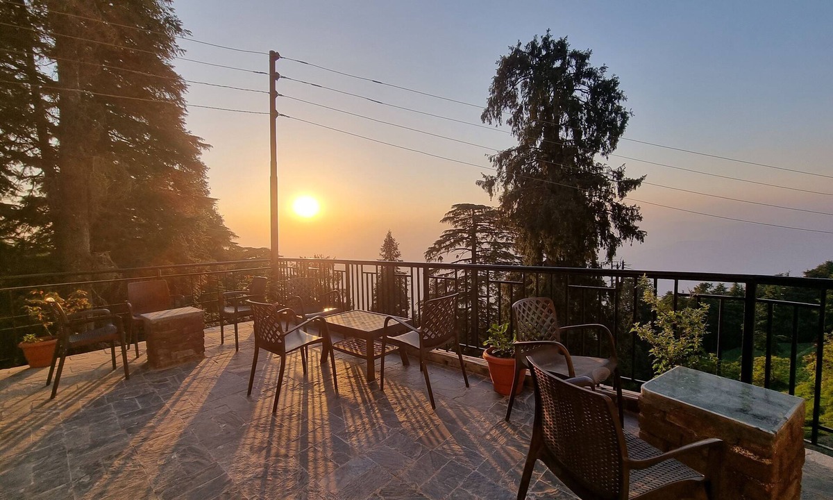 Dalhousie Hotel | Smart Hill Kalatop