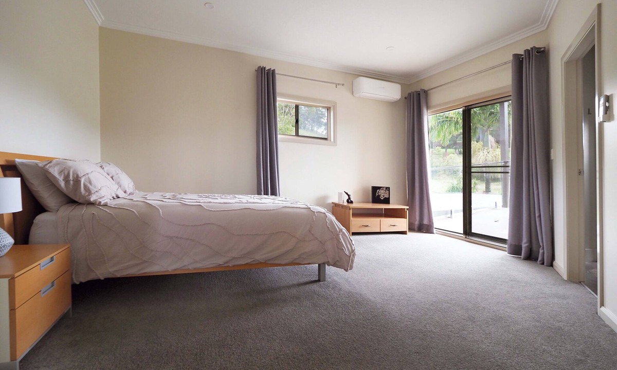 Charlotte Bay House | Spacious 4 bedroom family home with pool