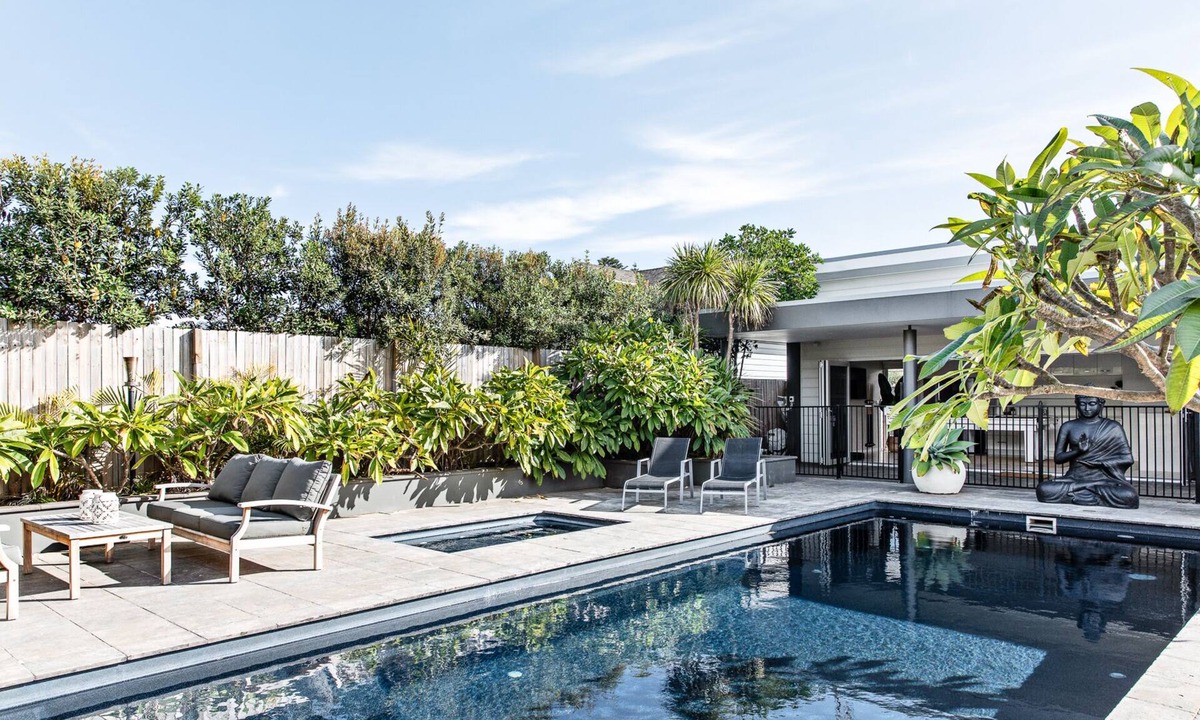 Werri Beach House | Special(till mid Sept)* Luxury beach house, heated pool, spa, ocean views, cubby