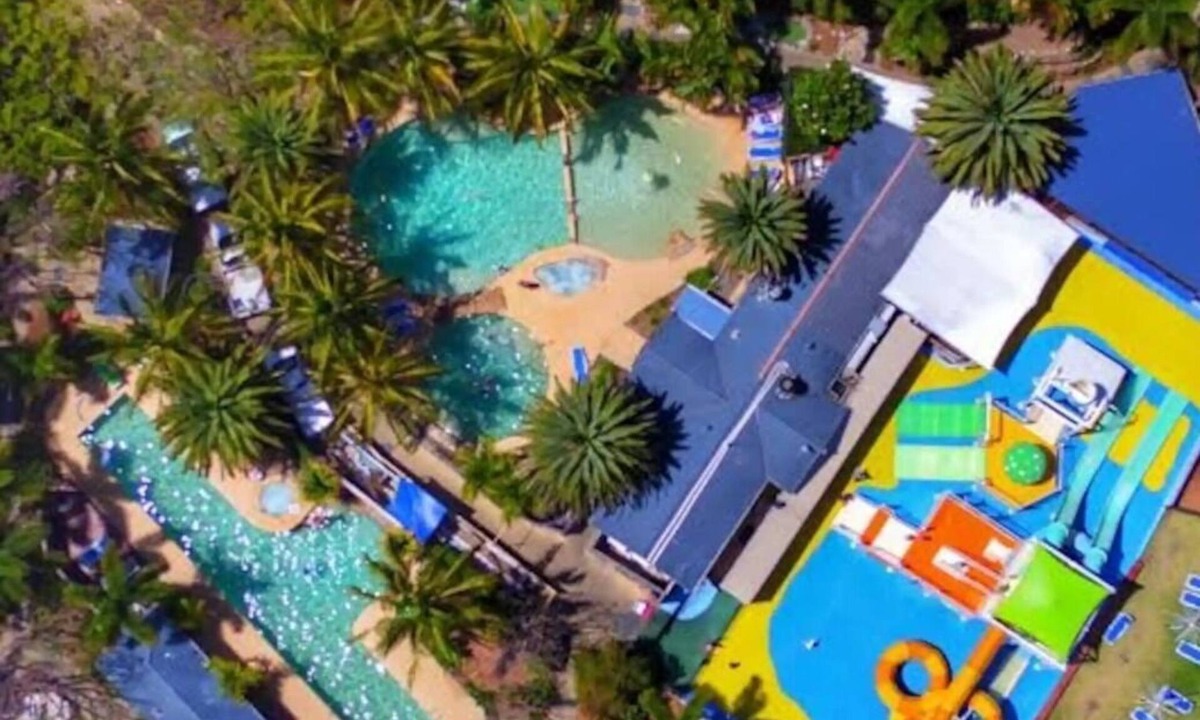 Mermaid Beach Apartment | Splashpark family resort, full of fun. Close to theme parks, beach, restaurants