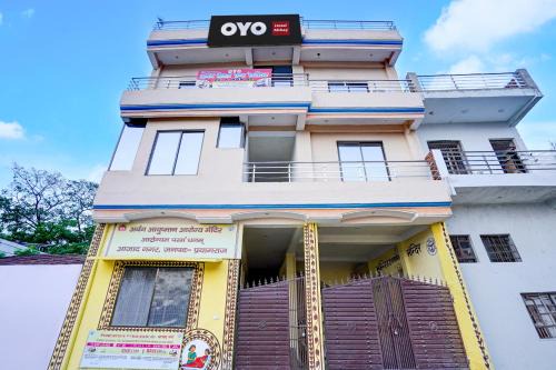 Jhusi Hotel | SPOT ON Abhay Hotel And Restaurant