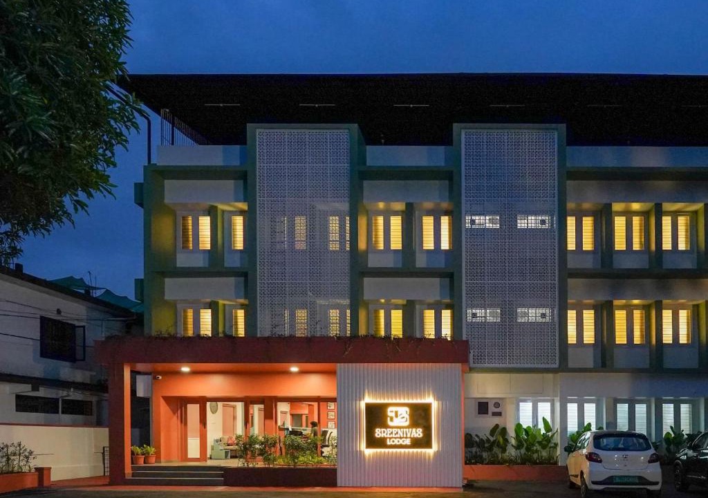 Kozhikode Hotel | Sreenivas Lodge by Copperfolia