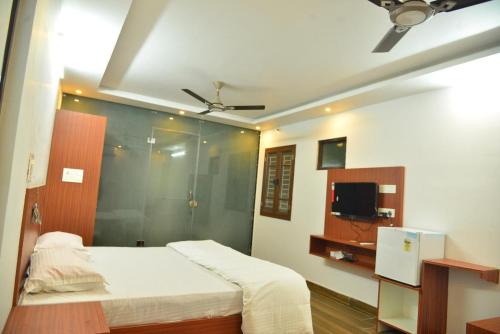 Punganuru Hotel | Sri Sai Balaji Towers