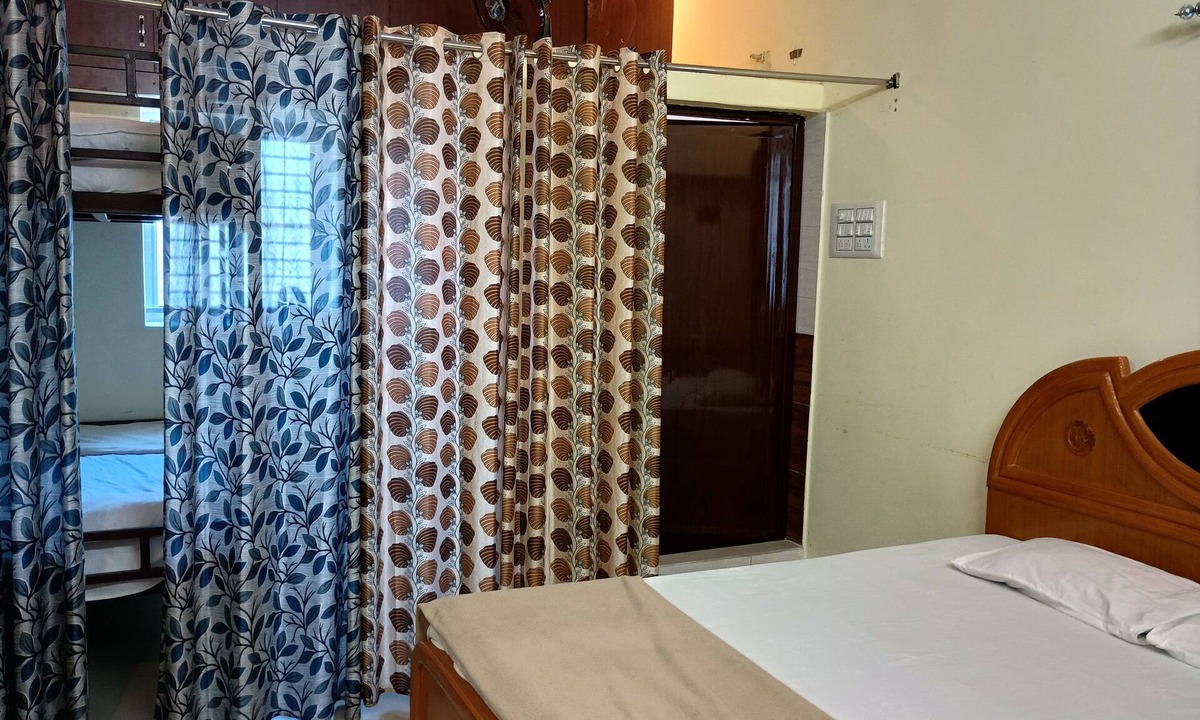 Theni Hotel | Sri Vasishta Homestays