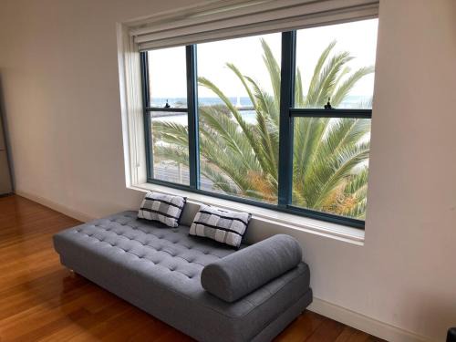 St Kilda Apartment | St Kilda absolute beachfront views