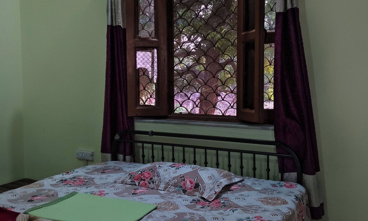 Vrindavan House | Stay in Vrindavan. Near ISKCON Temple Vrindavan