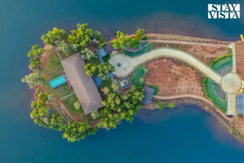 Khodala Villa | StayVista at Natures Island with Infinity Pool, Bar