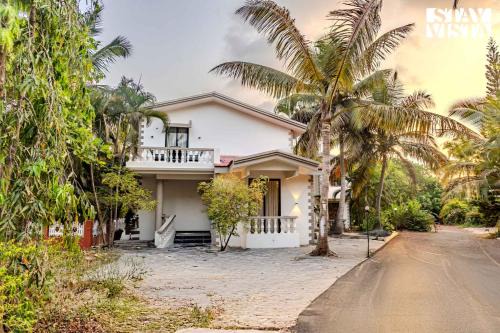Varca Villa | StayVista at Tarikas Goldshore with BBQ, Pool & Wi-Fi