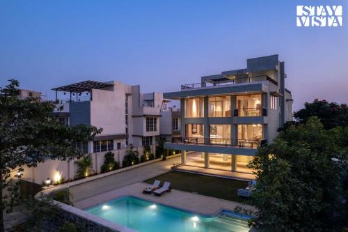 Parshwapuram Villa | StayVista at Terra Palms with Pool, BBQ
