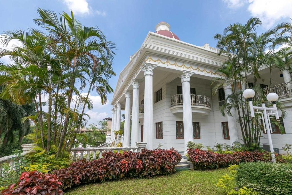 St.Stanislaus Villa Villa | StayVista at The White House Villa