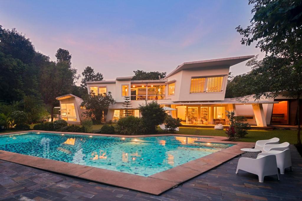 Alibaug Villa | StayVista's Hanamizu - Pool-View Villa with Lawn & Reading Corner