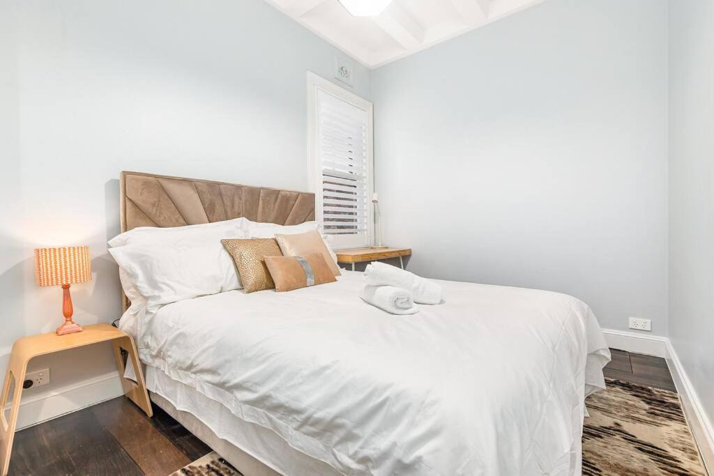 Millers Point Apartment | Stunning Two Bedroom in Millers Point 16 High Self- Catering