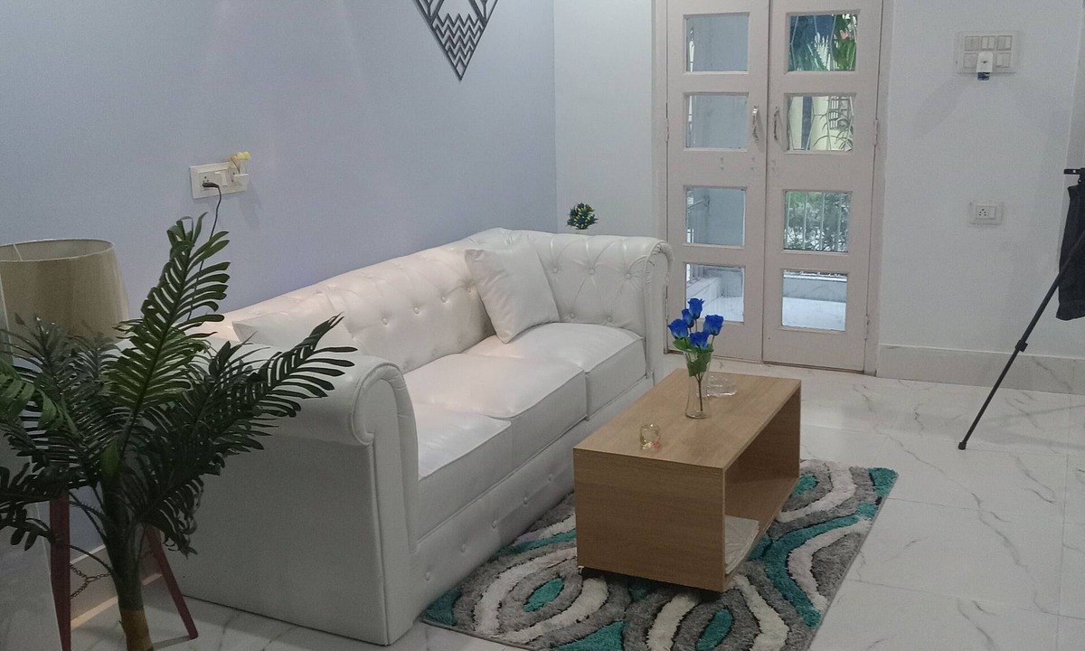 Lake Town Apartment | Stylish, Cozy 1-bedroom apartment suite in Kolkata near International Airport