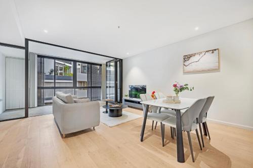 St. Leonards Apartment | Stylish Retreat Central & Convenient at St Leonards