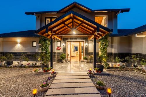 Kaul Villa | Summerfield Manor 5 Bedroom Garden Estate